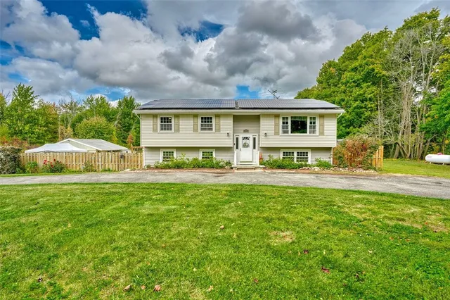 $425,000 | 17155 Ladue Road, Clarendon, NY 14470