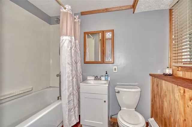 $425,000 | 17155 Ladue Road, Clarendon, NY 14470