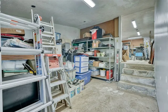 $425,000 | 17155 Ladue Road, Clarendon, NY 14470