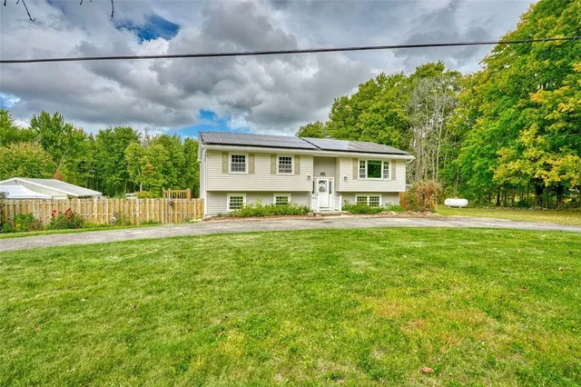 $425,000 | 17155 Ladue Road, Clarendon, NY 14470