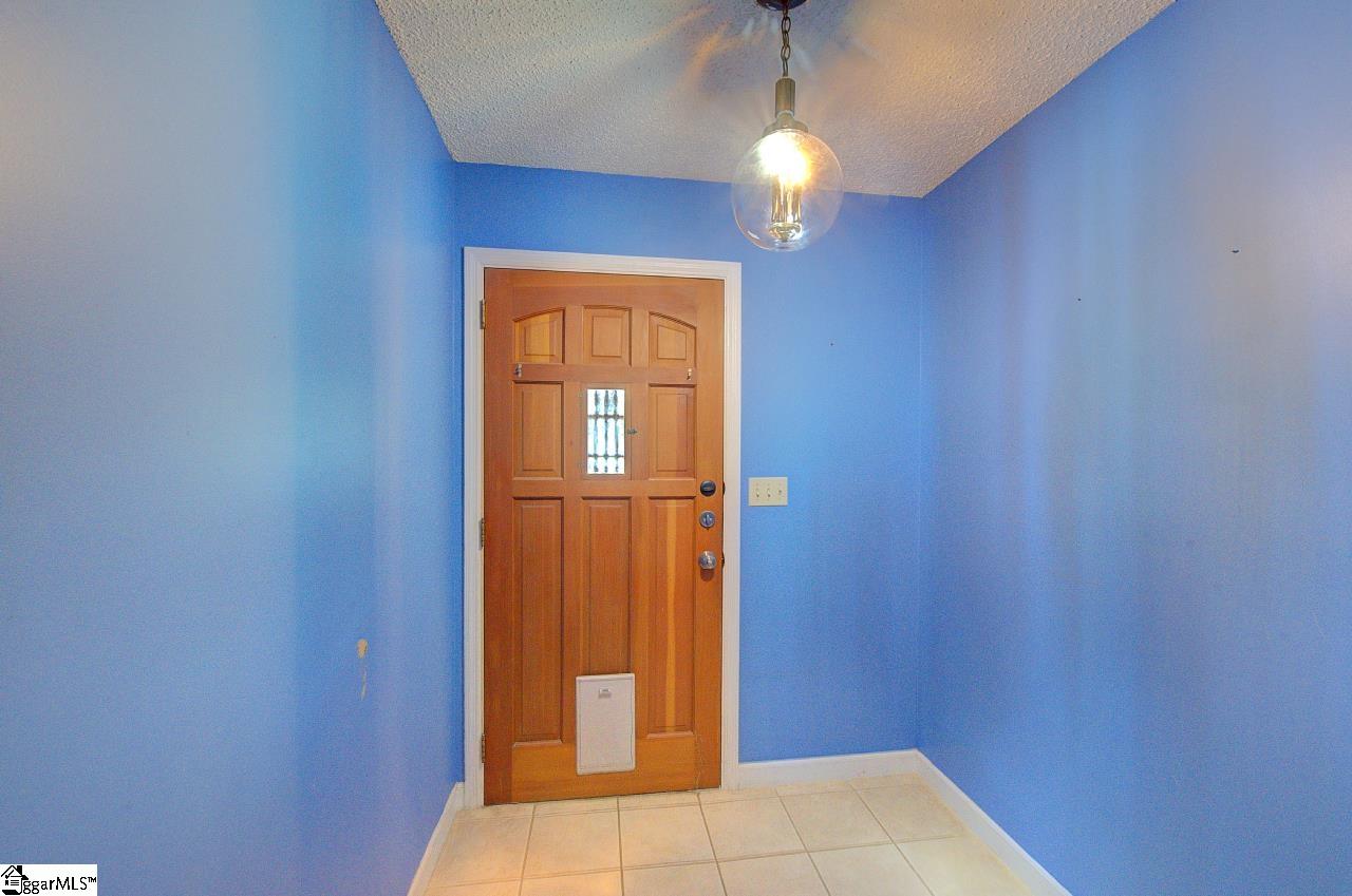 503 Edgewater Road Woodruff, SC 29388 - Photo 9 of 34