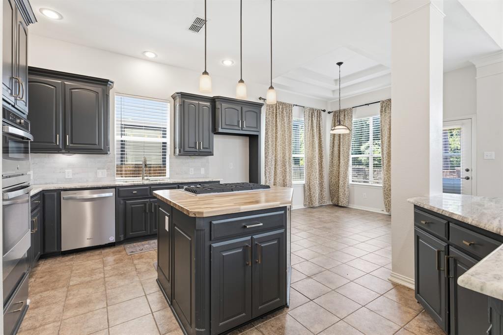 2223 Grizzly Run Lane Euless, TX 76039 - Photo 9 of 30
