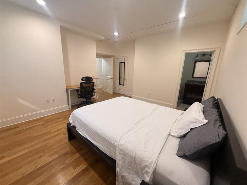 40 Naples Road, Unit B Brookline, MA 02446 - Photo 12 of 12 Gallery Image 12
