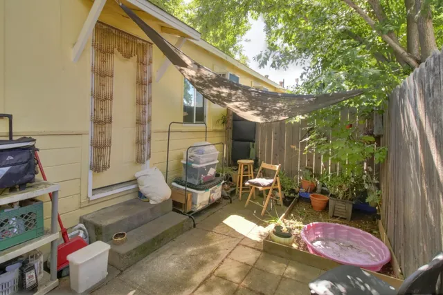 a view of a house with a backyard