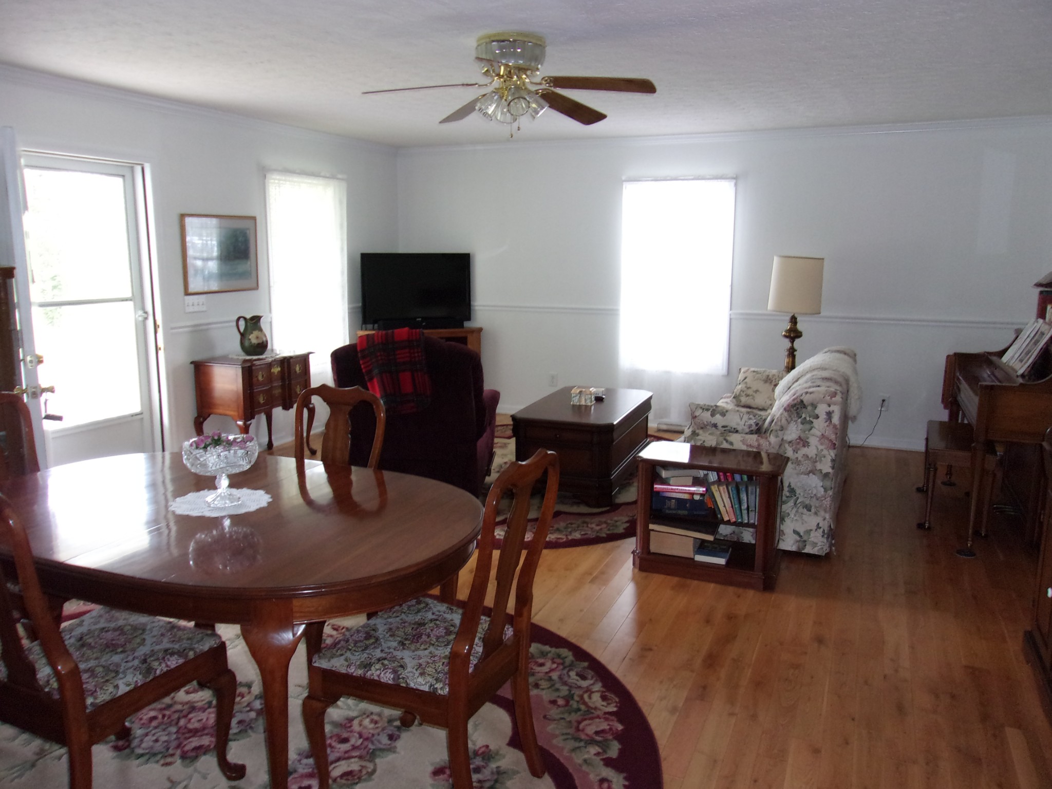 248 Spring Meadows Lane Morrison, TN 37357 - Photo 10 of 36 a view of a dining room with furniture