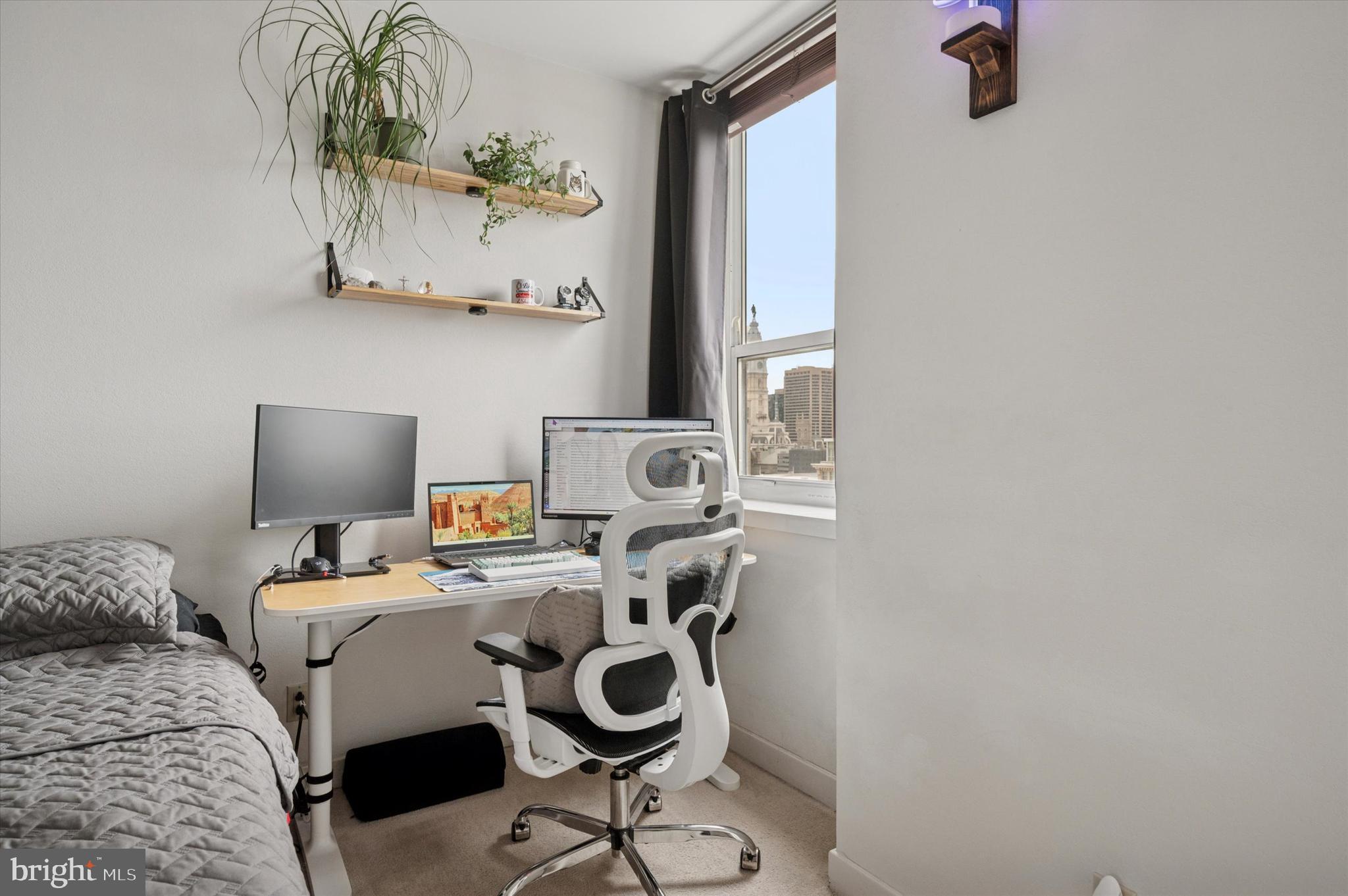 1100-00 Vine Street, Unit 1409 Philadelphia, PA 19107 - Photo 14 of 19 a bedroom with a workspace