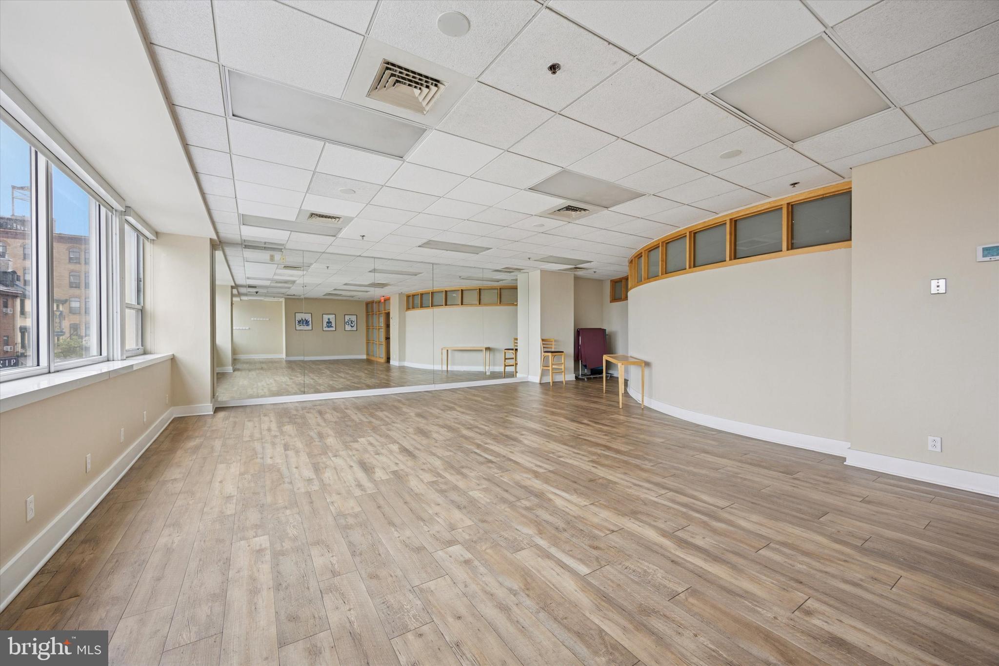 1100-00 Vine Street, Unit 1409 Philadelphia, PA 19107 - Photo 19 of 19 a view of a livingroom with a dishwasher