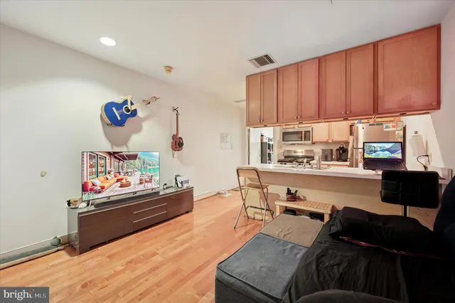 $1,500 | 1100-00 Vine Street, Unit 1409, Philadelphia, PA 19107