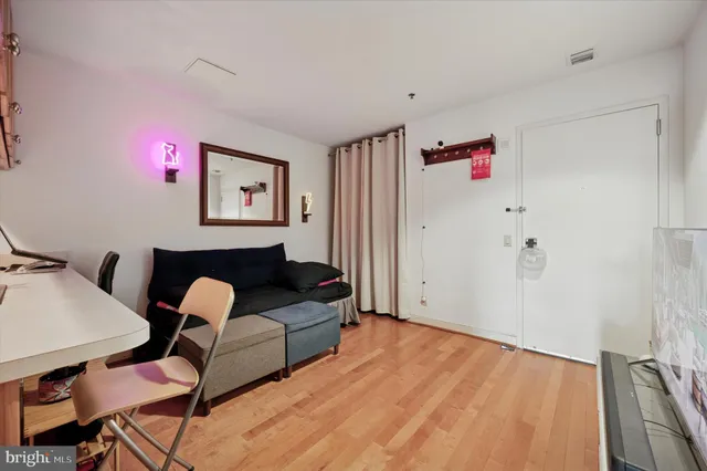 $1,500 | 1100-00 Vine Street, Unit 1409, Philadelphia, PA 19107
