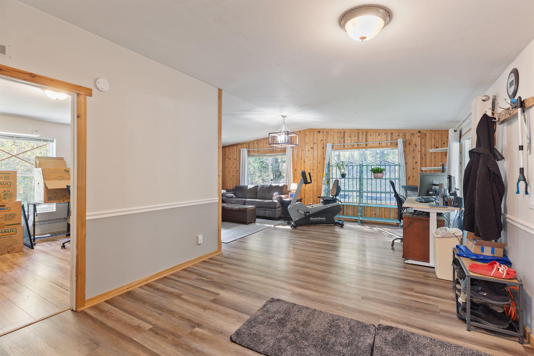 2532 Holcomb Springs Road Gold Hill, OR 97525 - Photo 5 of 55 Gallery Image 5