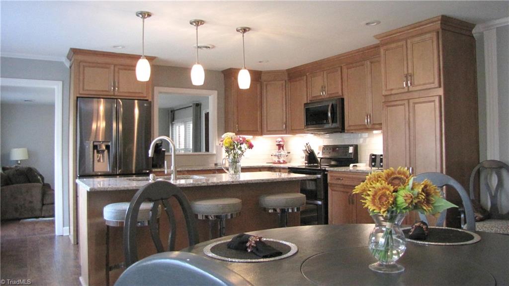 915 East Fairfield Road High Point, NC 27263 - Photo 8 of 28 Gallery Image 8