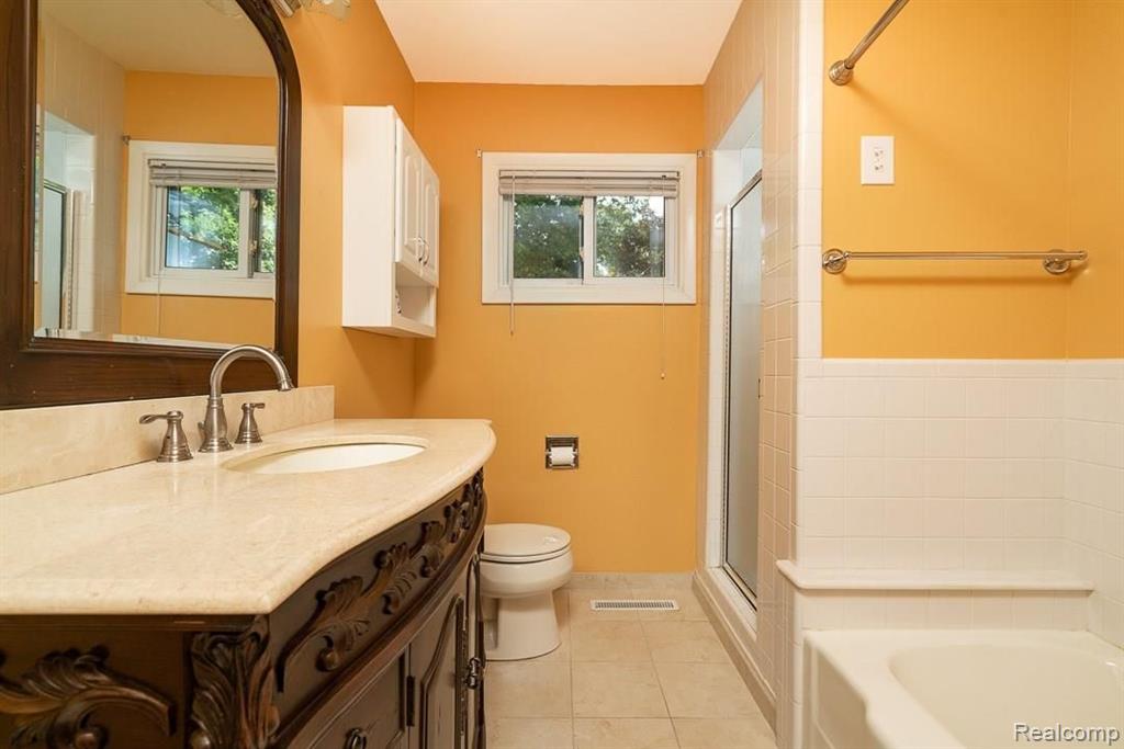 240 Kalhaven Road Rochester Hills, MI 48307 - Photo 15 of 26