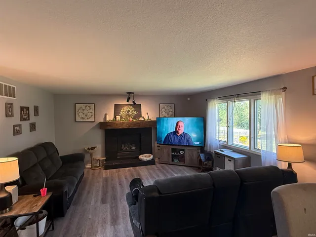 $330,000 | 802 Bellingham Drive, Huntington, IN 46750