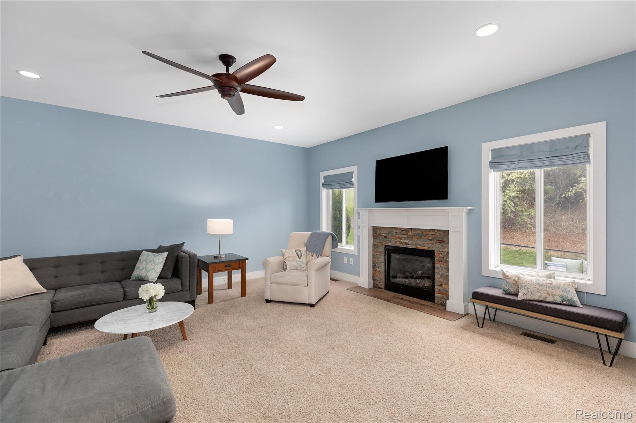 1016 West Snell Road Rochester, MI 48306 - Photo 8 of 35 Living room