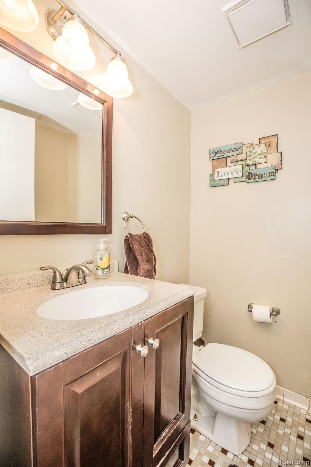 41711 Utica Road Sterling Heights, MI 48313 - Photo 40 of 65 7E8A1516.jpg