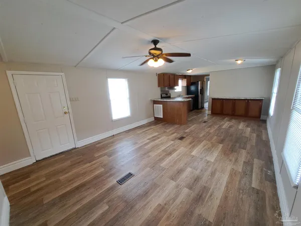 $1,095 | 2821 Hillcrest Avenue, Unit 8, Pensacola, FL 32526