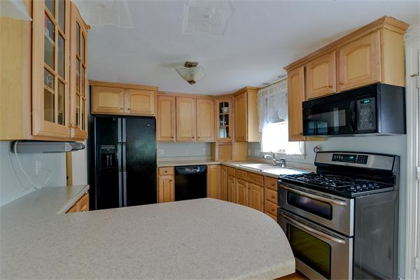 32 Pinecrest Road Holliston, MA 01746 - Photo 3 of 22 Gallery Image 3