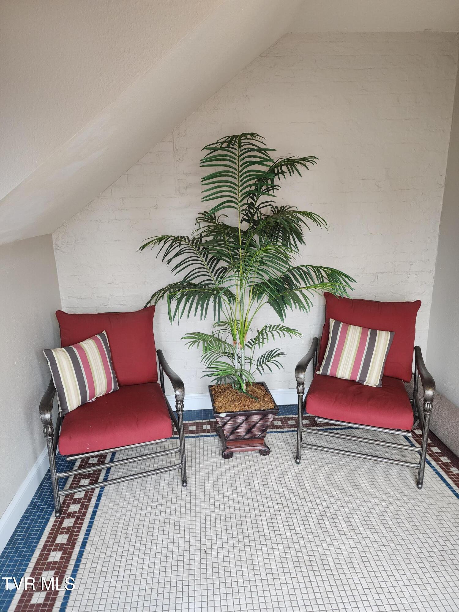 555 East Main Street, Unit 209 Kingsport, TN 37660 - Photo 3 of 7 20230302_112047 (1)