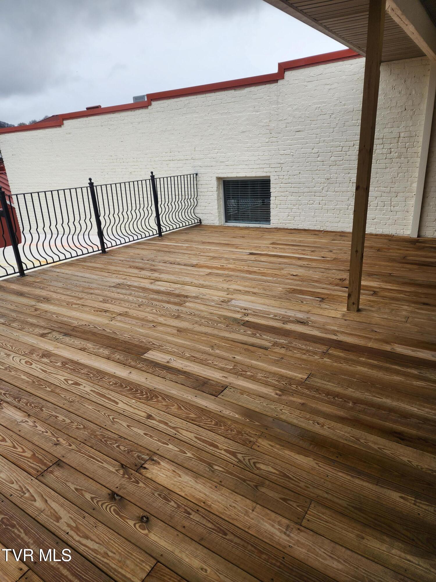 555 East Main Street, Unit 209 Kingsport, TN 37660 - Photo 4 of 7 20230302_112135 (1)