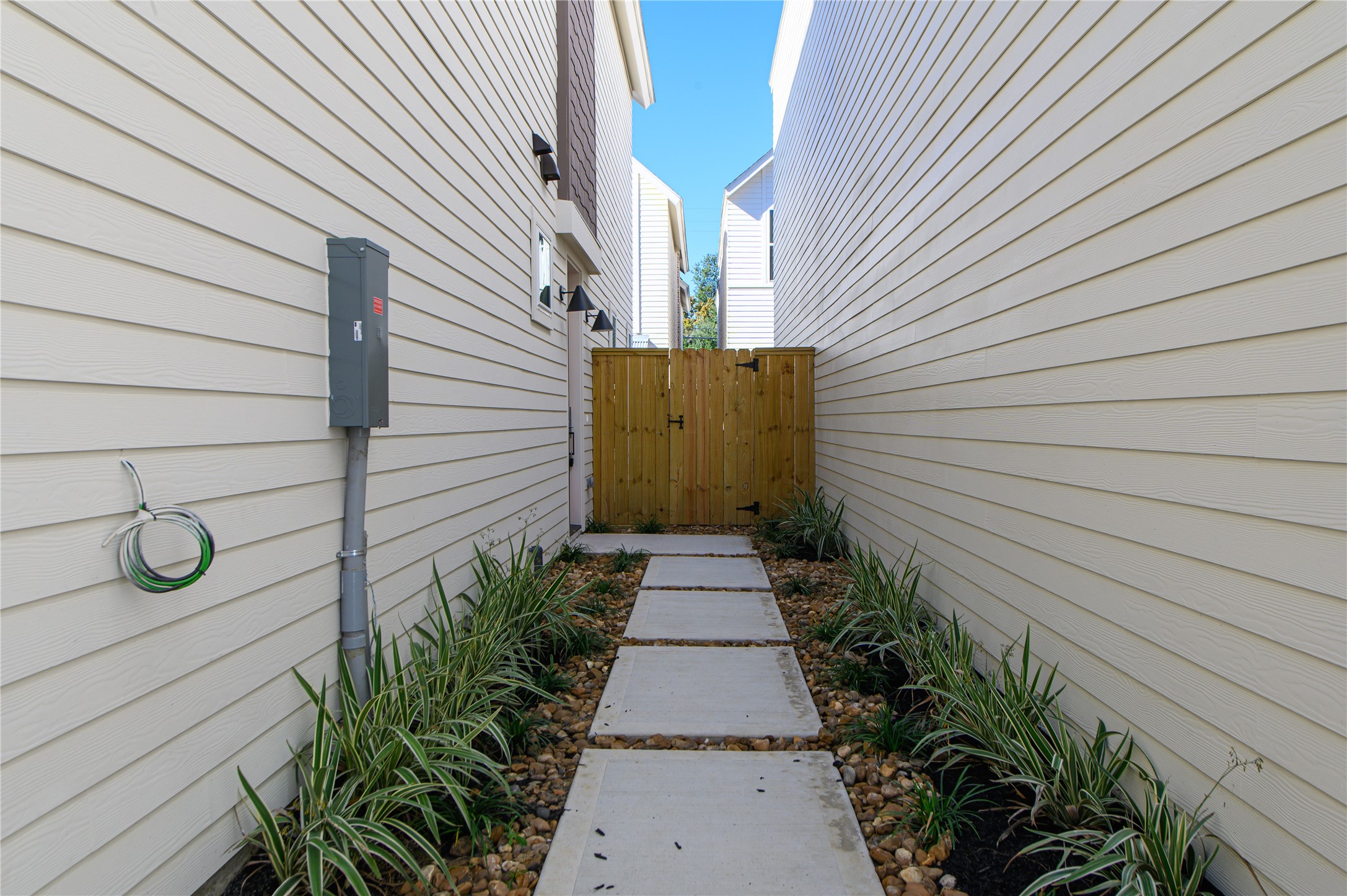 881 Rachel Street, Unit B Houston, TX 77091 - Photo 4 of 30