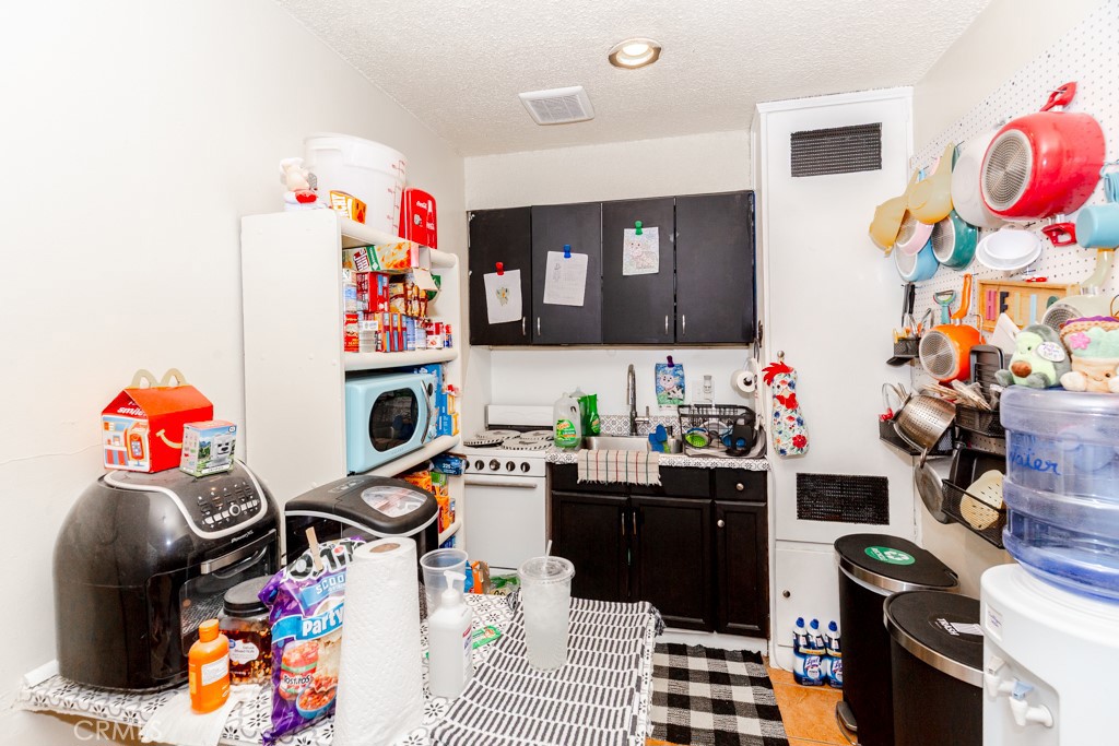 518 West Fredricks Street Barstow, CA 92311 - Photo 24 of 35 a room with furniture a rug toys and a window
