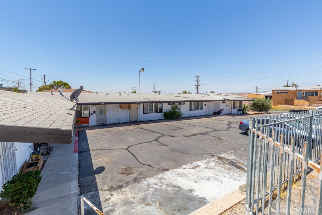 518 West Fredricks Street Barstow, CA 92311 - Photo 8 of 35 a view of a terrace