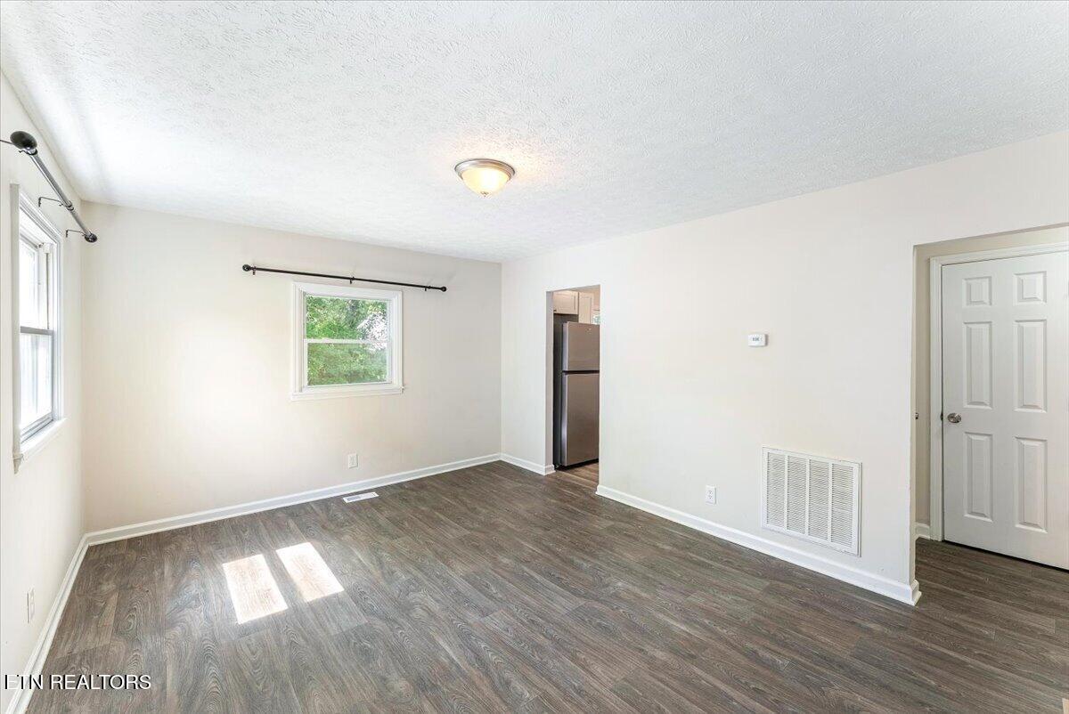 158 Hamilton Circle Oak Ridge, TN 37830 - Photo 13 of 24 06-Living Room A1