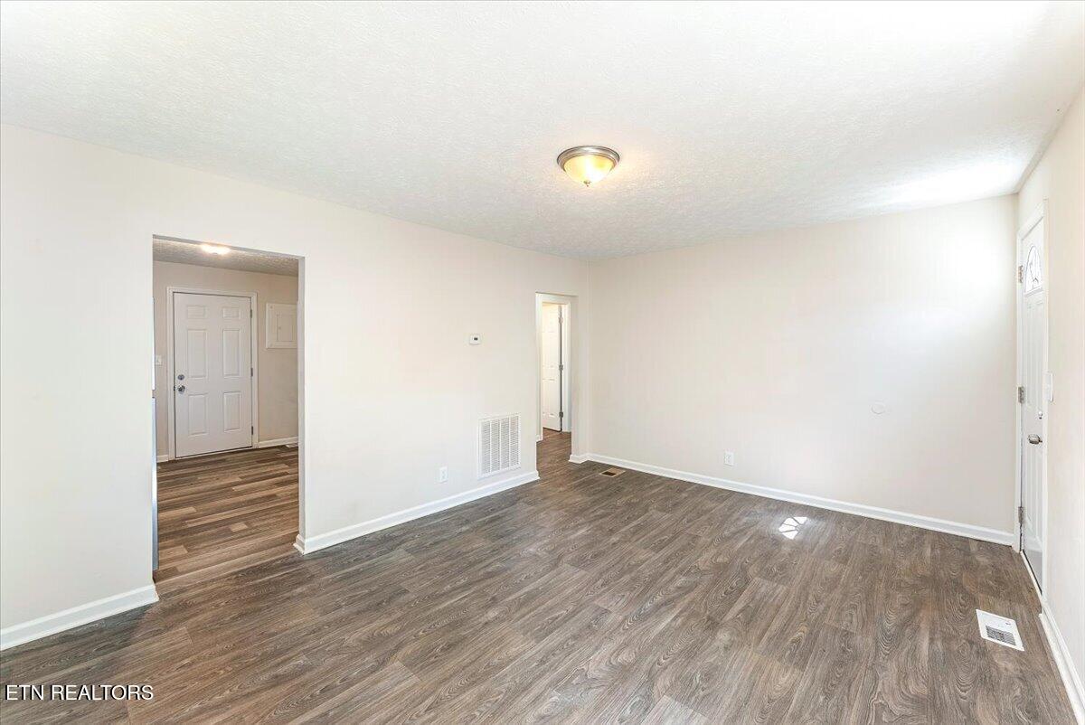 158 Hamilton Circle Oak Ridge, TN 37830 - Photo 14 of 24 07-Living Room A2