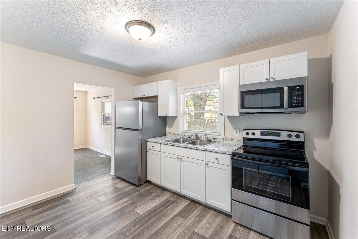 158 Hamilton Circle Oak Ridge, TN 37830 - Photo 18 of 24 11-Kitchen A2