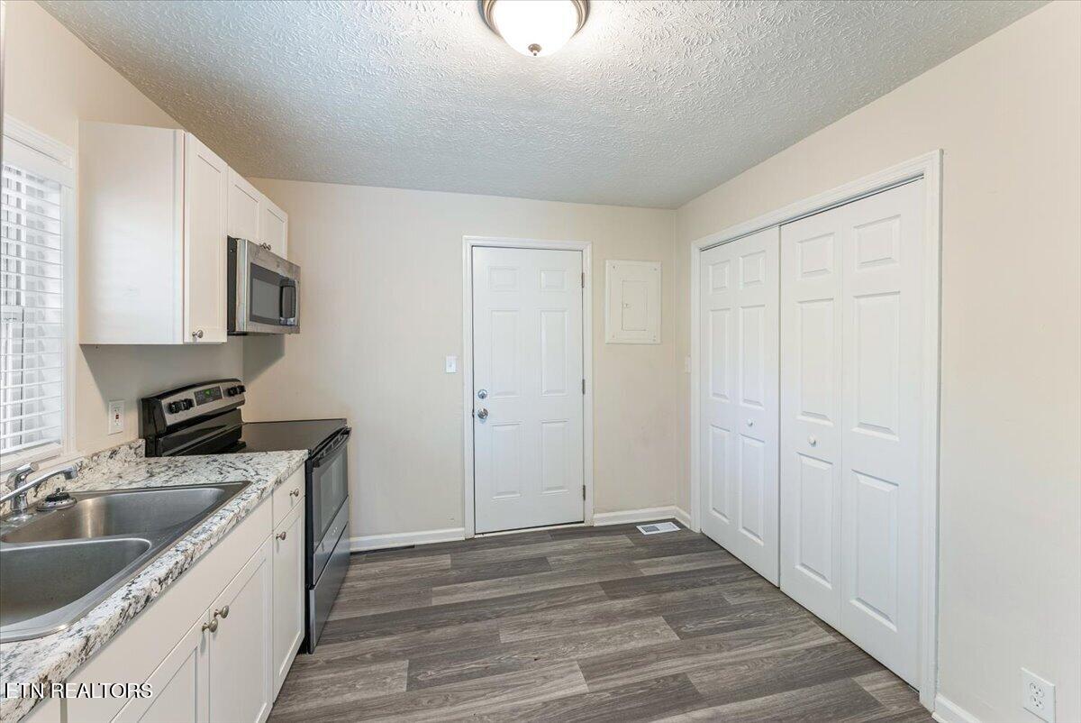 158 Hamilton Circle Oak Ridge, TN 37830 - Photo 4 of 24 14-Kitchen A5