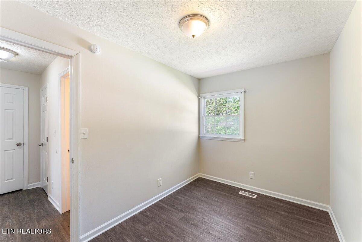 158 Hamilton Circle Oak Ridge, TN 37830 - Photo 6 of 24 16-1st Bed A2