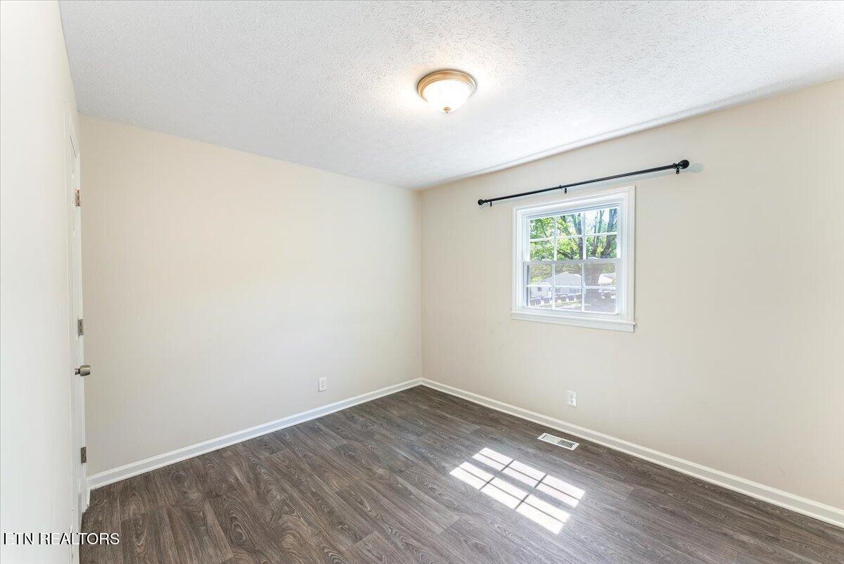 158 Hamilton Circle Oak Ridge, TN 37830 - Photo 8 of 24 18-2nd Bed A1
