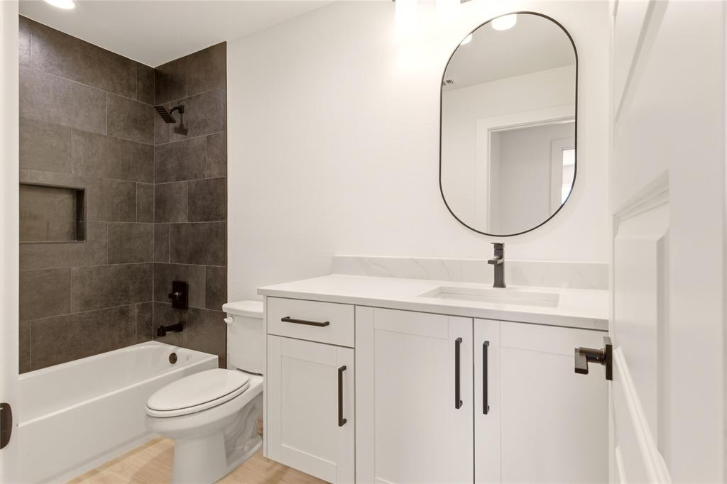 8909 Lowell Street Rowlett, TX 75089 - Photo 8 of 25 Bathroom with vanity and washtub / shower combination