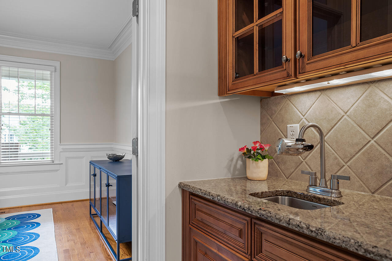 5703 Highcroft Drive Cary, NC 27519 - Photo 13 of 39 5703 Highcroft Drive_13