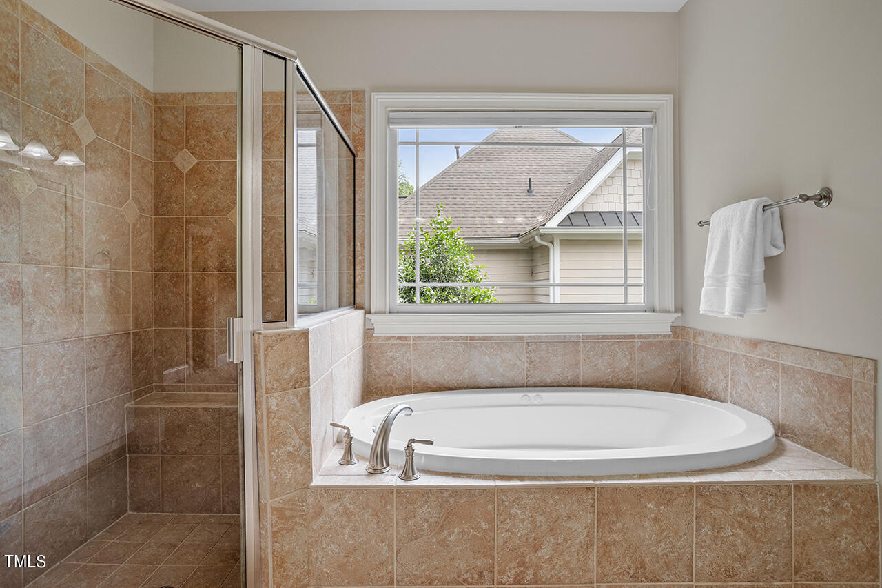 5703 Highcroft Drive Cary, NC 27519 - Photo 22 of 39 5703 Highcroft Drive_34