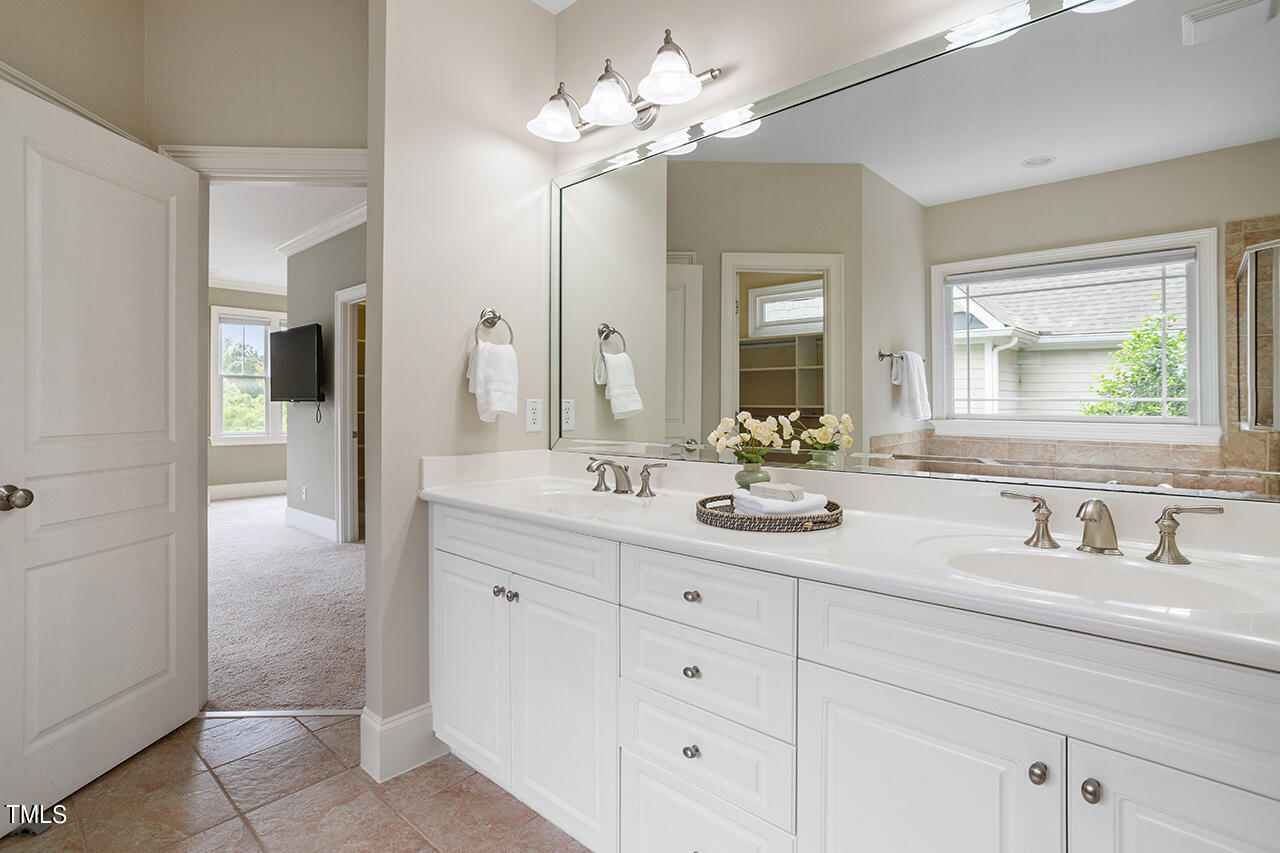 5703 Highcroft Drive Cary, NC 27519 - Photo 23 of 39 5703 Highcroft Drive_35