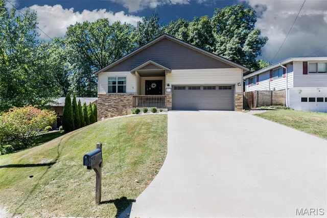 $349,900 | 311 Barnett Drive, Edwardsville, IL 62025