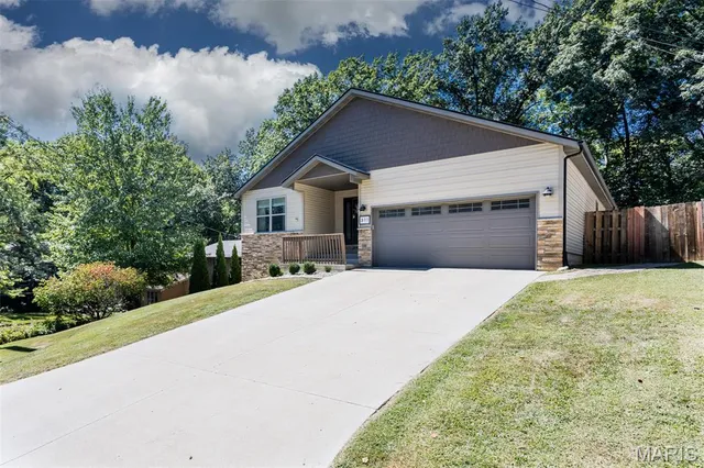 $349,900 | 311 Barnett Drive, Edwardsville, IL 62025