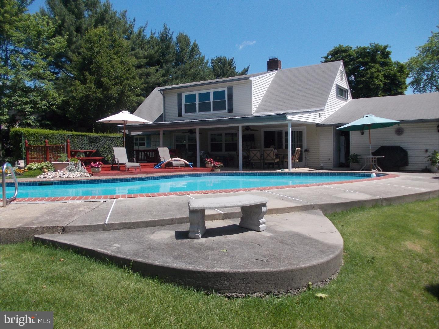 5 Falcon Road Levittown, PA 19056 - Photo 21 of 25 Exterior Back