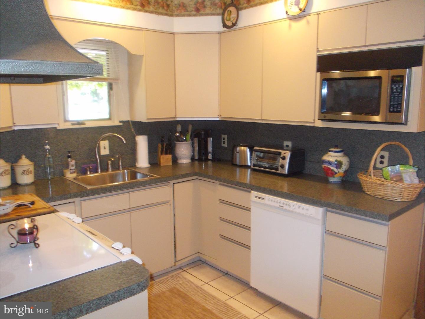5 Falcon Road Levittown, PA 19056 - Photo 5 of 25 Kitchen