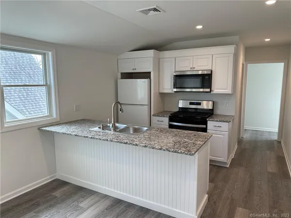 $2,100 | 761 Brewster Street, Unit 2, Bridgeport, CT 06605