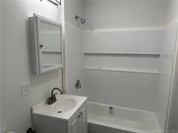 $2,100 | 761 Brewster Street, Unit 2, Bridgeport, CT 06605