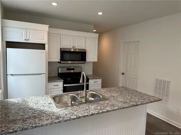 $2,100 | 761 Brewster Street, Unit 2, Bridgeport, CT 06605