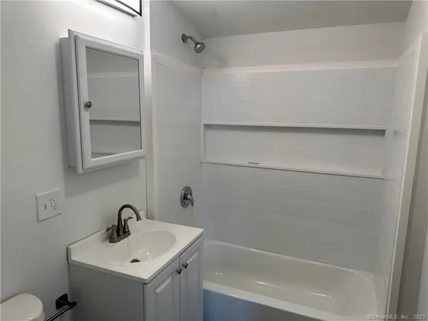 $2,100 | 761 Brewster Street, Unit 2, Bridgeport, CT 06605