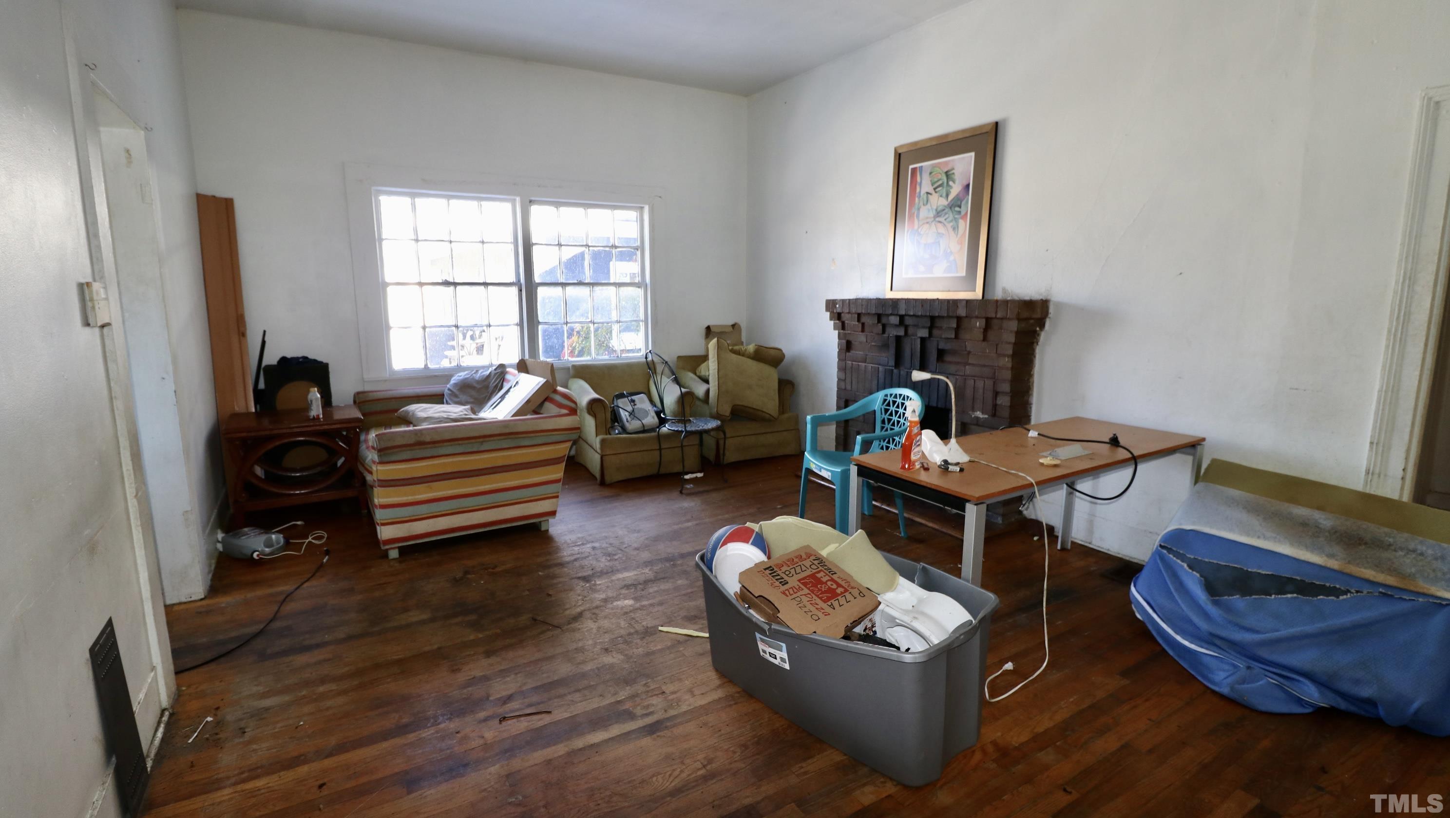 1311 South Person Street Raleigh, NC 27601 - Photo 7 of 18 a living room with furniture and a window