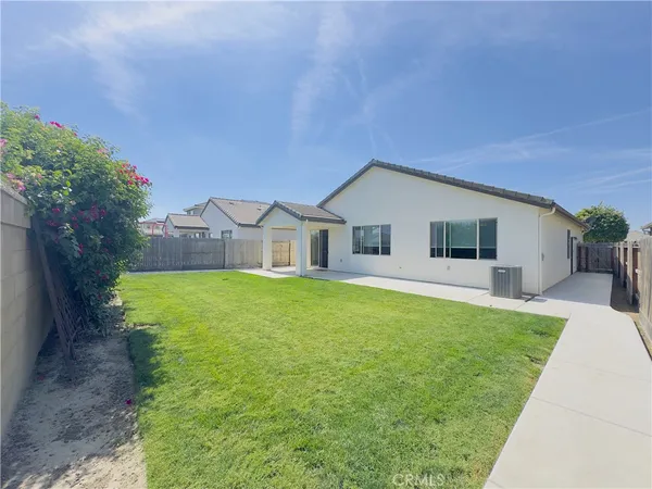 $420,000 | 1620 West Porter Avenue, Visalia, CA 93291