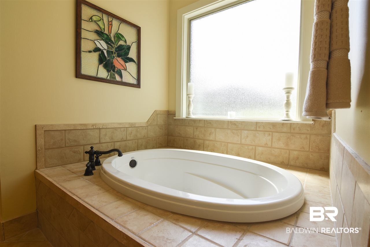 10948 Niblick Loop Fairhope, AL 36532 - Photo 15 of 30 Large Garden Tub