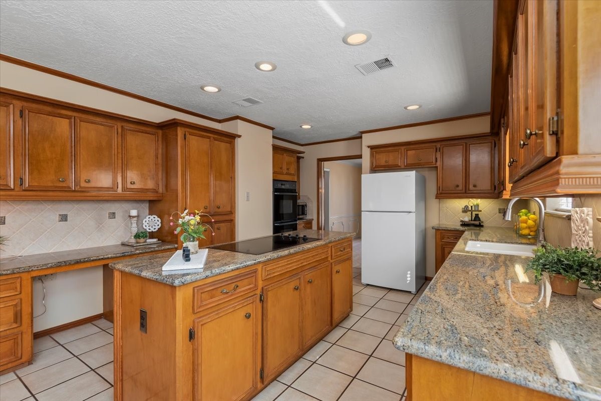 16707 Rugby Court Spring, TX 77379 - Photo 14 of 48 The double ovens are a lifesaver when feeding a large family or entertaining guests.