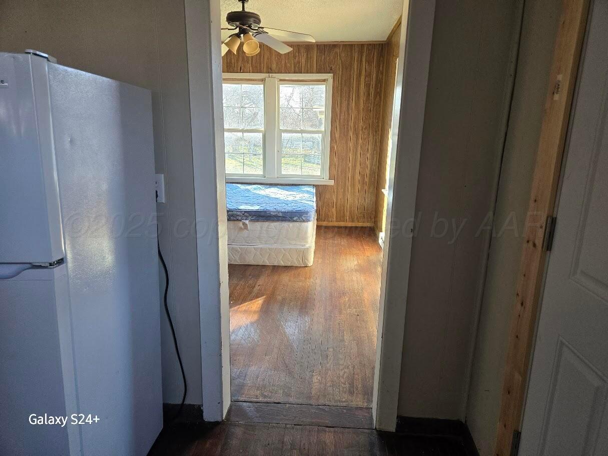 1104 South Western Street Amarillo, TX 79106 - Photo 12 of 24 a view of hallway with window