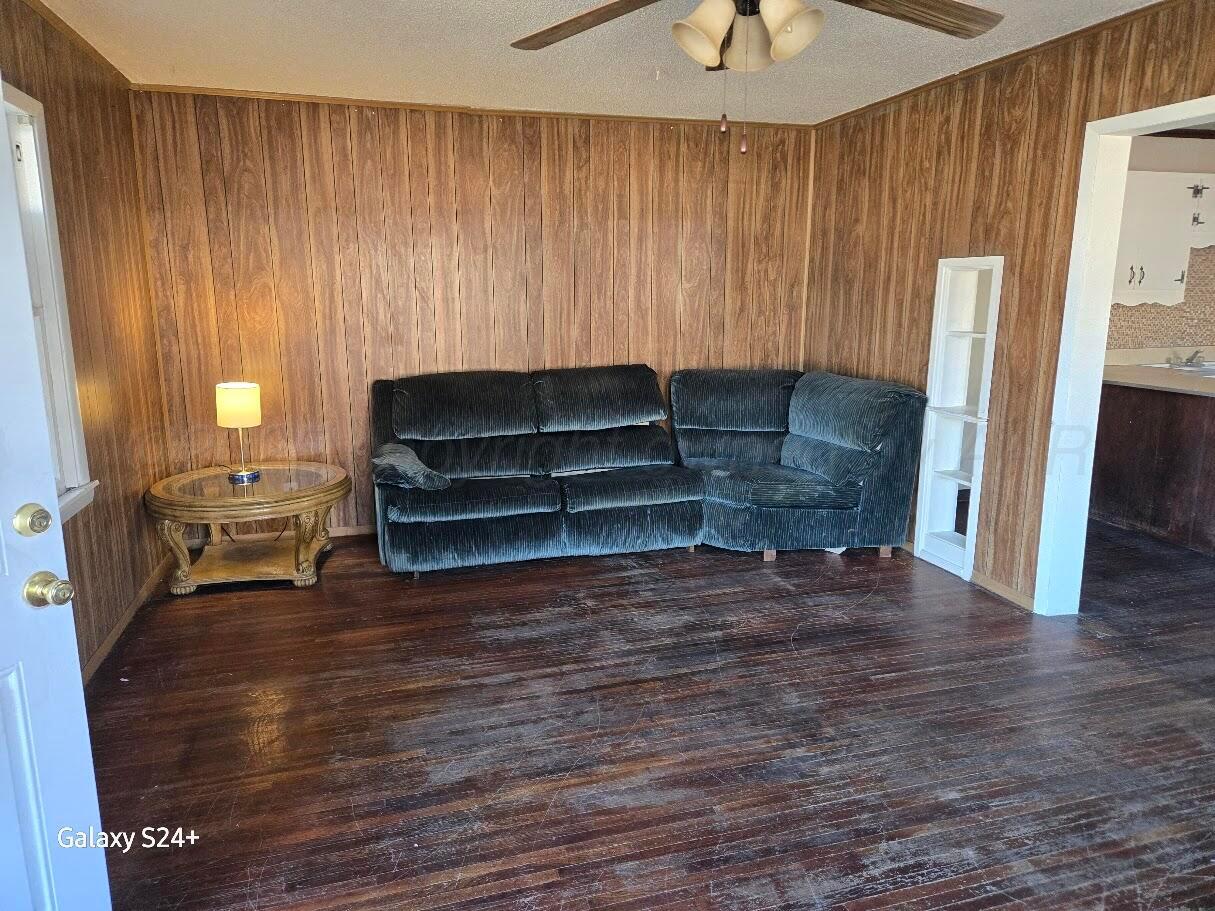 1104 South Western Street Amarillo, TX 79106 - Photo 3 of 24 a living room with furniture and a wooden floor